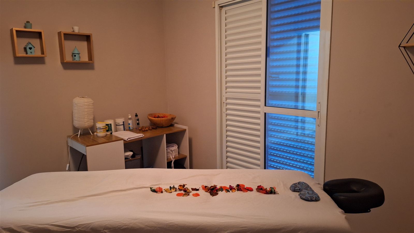 Sala de massagem com ambiente zen
